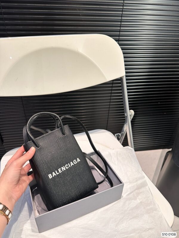 Balenciaga 2025