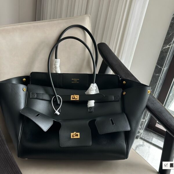 Balenciaga 2025